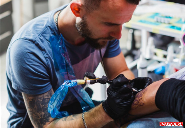 Процесс нанесения татуировки - только у профессионалов